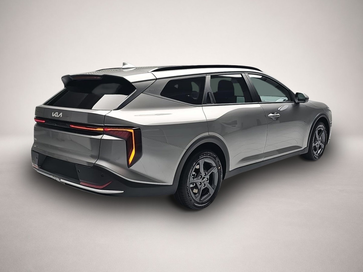 Kia K4, image 2 of 4