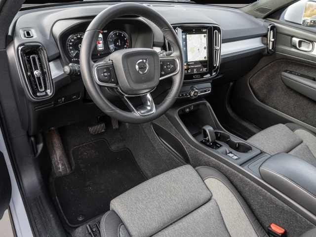 Volvo XC40 (10/2023, Benzin)