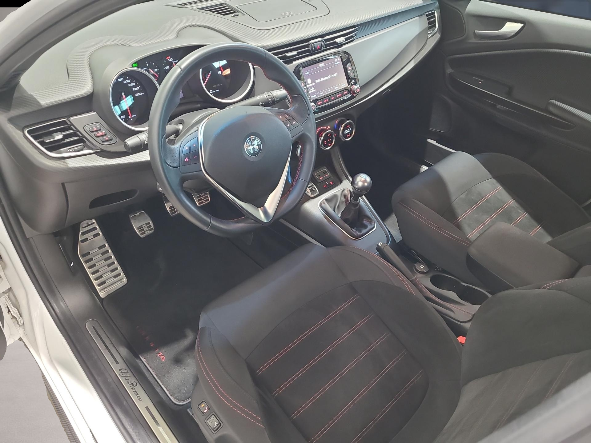Alfa-Romeo Giulietta (03/2021, Benzin)