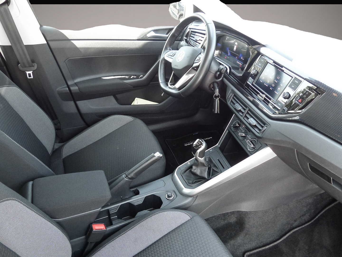 Volkswagen Polo (04/2024, Benzin)
