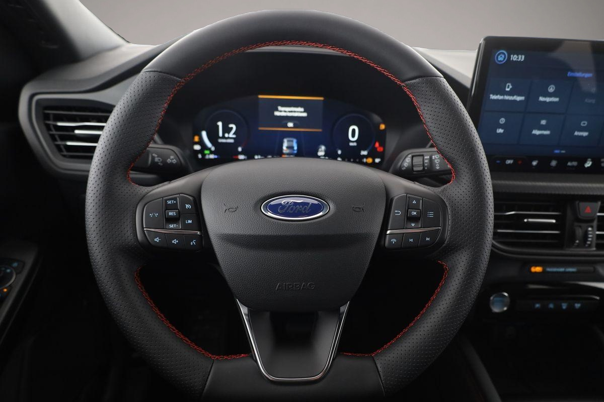 Ford Kuga (, Benzin)