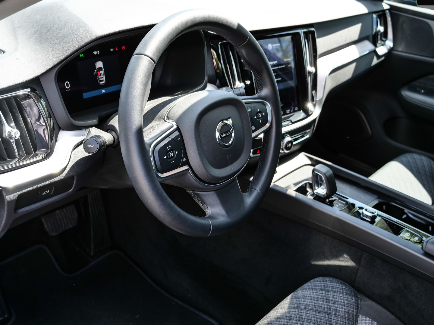 Volvo V60 (06/2024, Benzin)