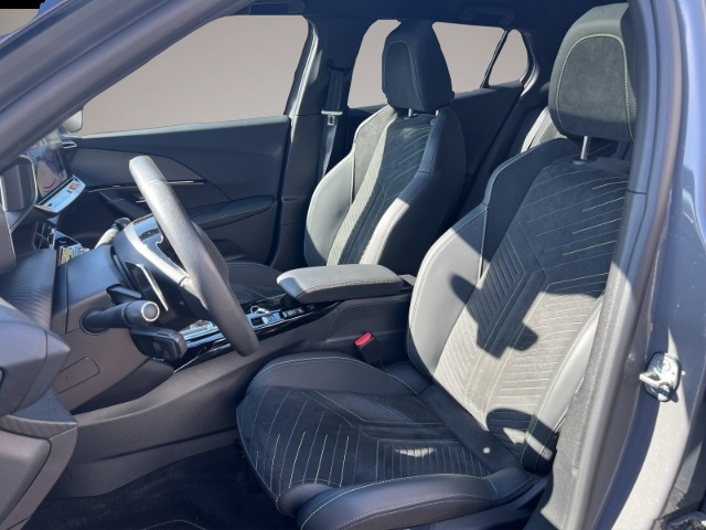 Peugeot 2008 (11/2025, Benzin)