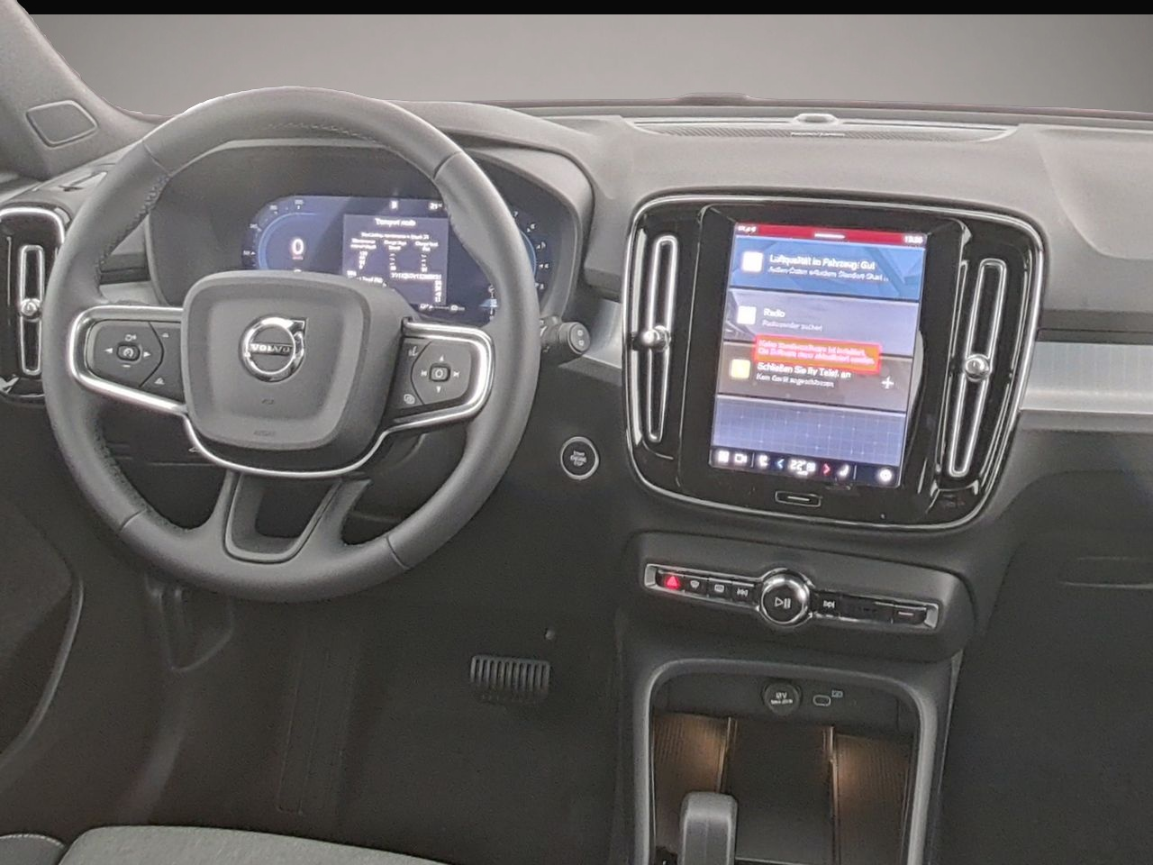 Volvo XC40 (04/2025, Benzin)