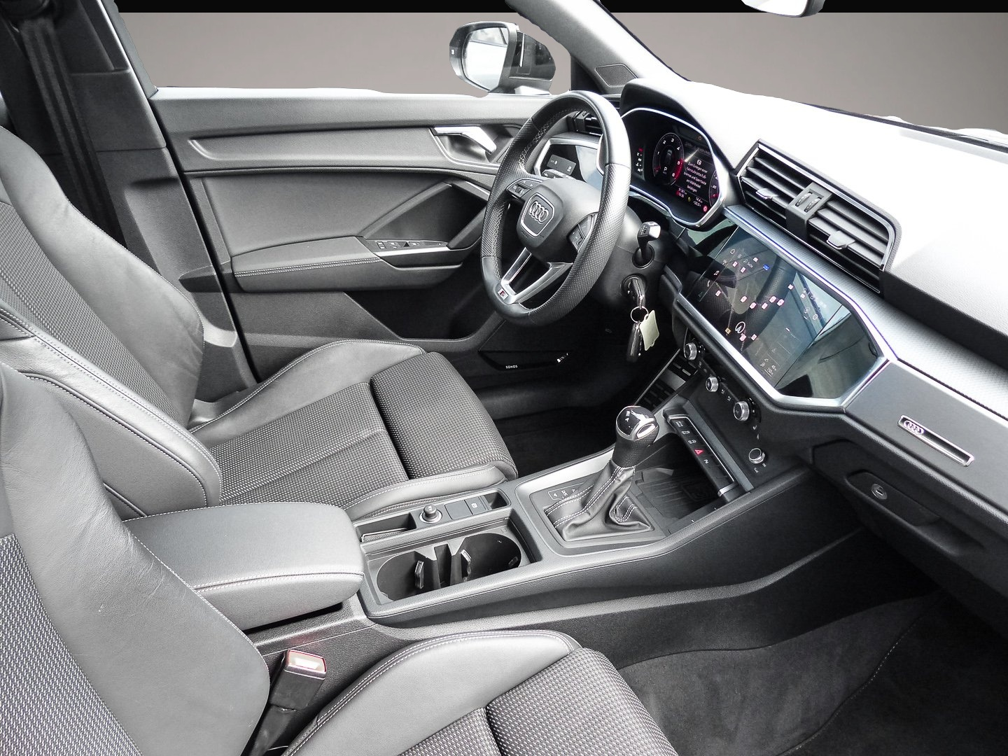 Audi Q3 (03/2023, )