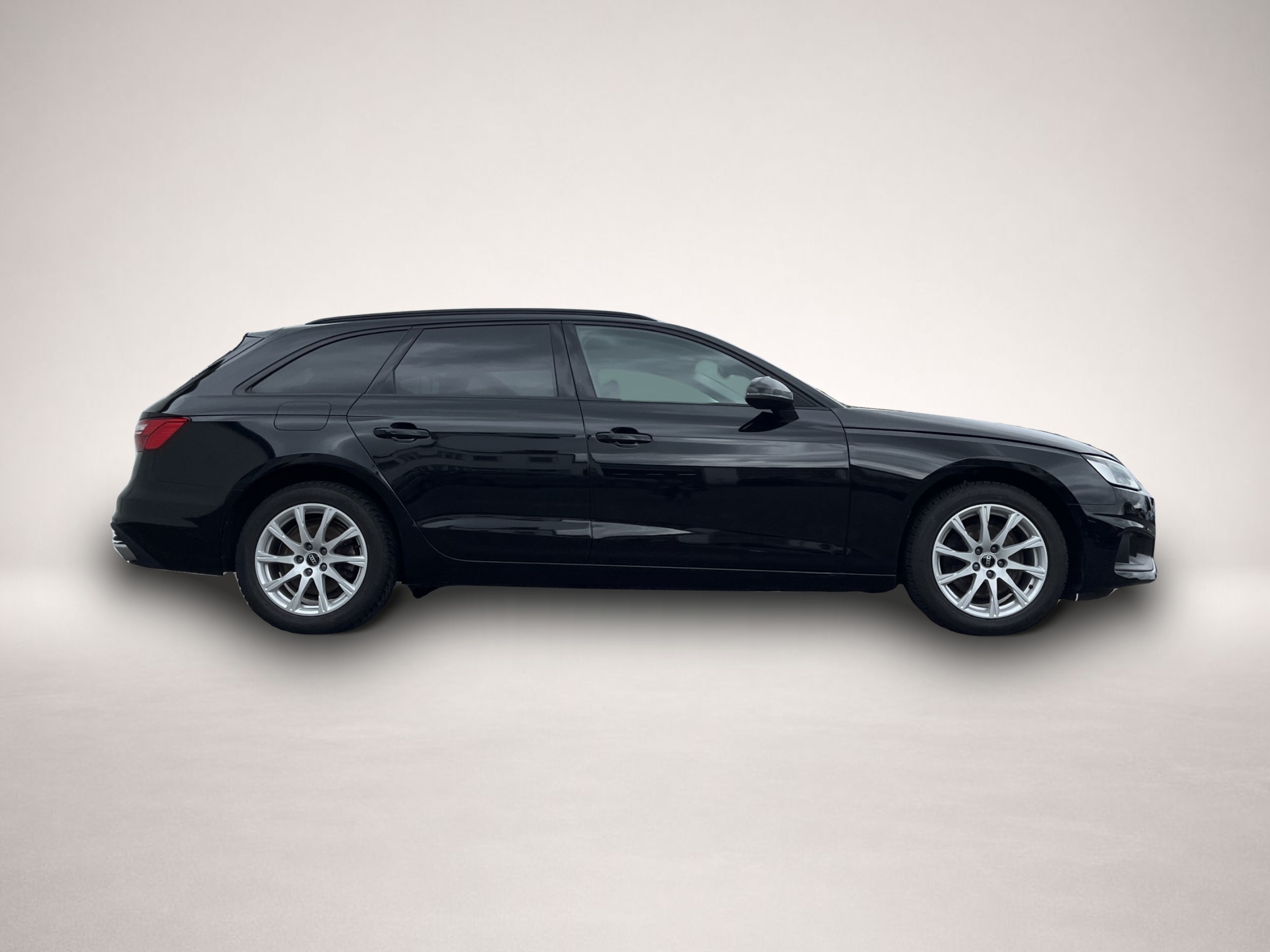 Audi A4 (08/2022, Benzin)