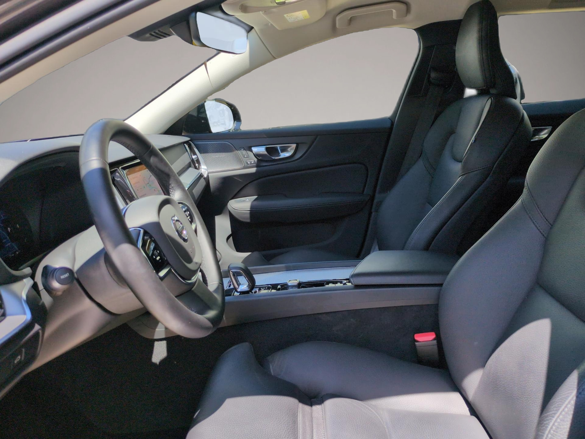 Volvo V60 (05/2024, Benzin)