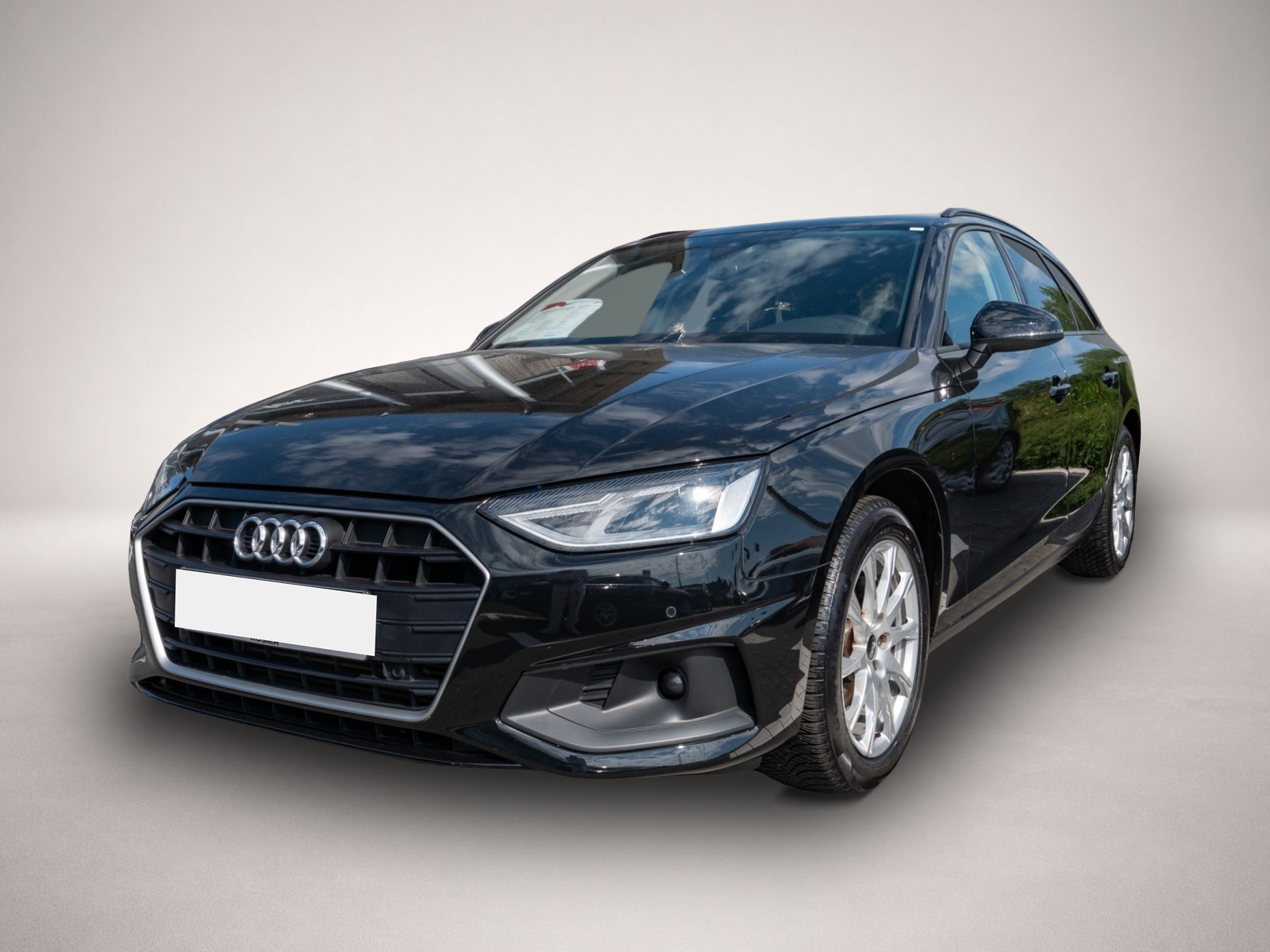 Audi A4 (03/2022, Benzin)