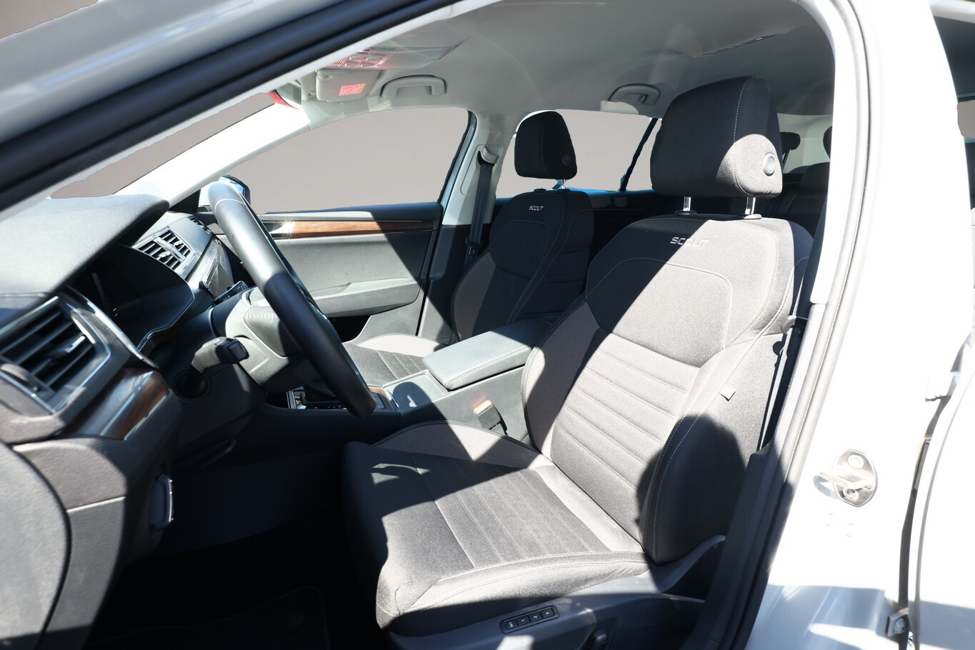 Skoda Superb (08/2022, Benzin)