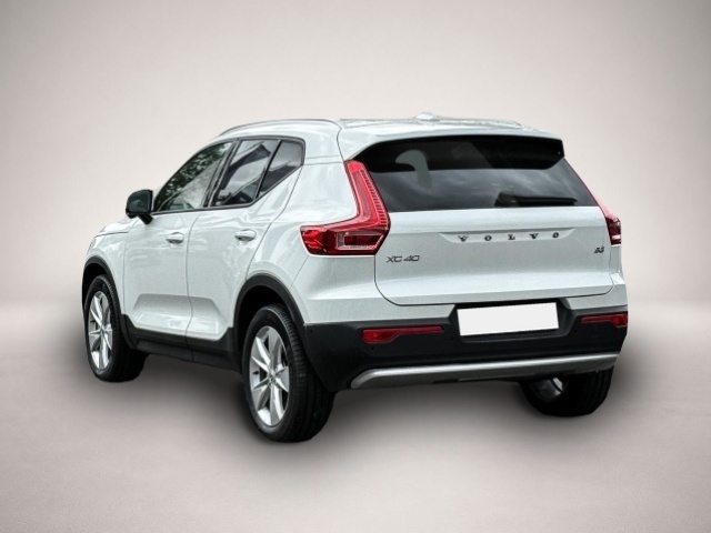 Volvo XC40 (04/2025, Benzin)