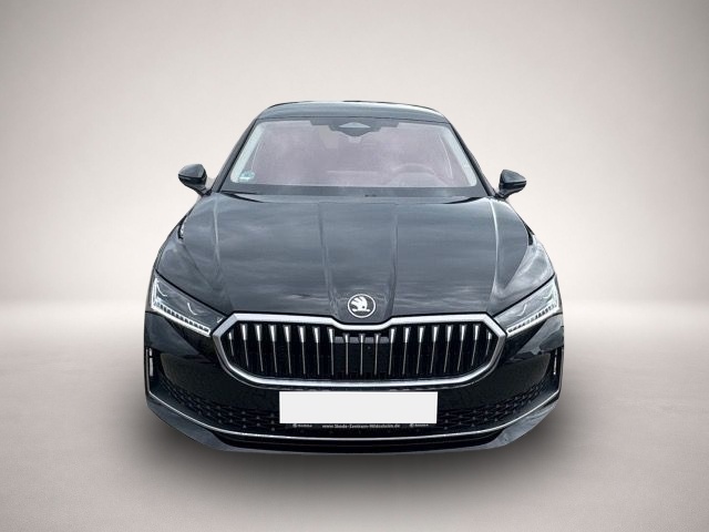 Skoda Superb (10/2025, Benzin)