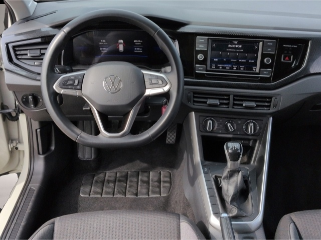 Volkswagen Polo (01/2024, Benzin)