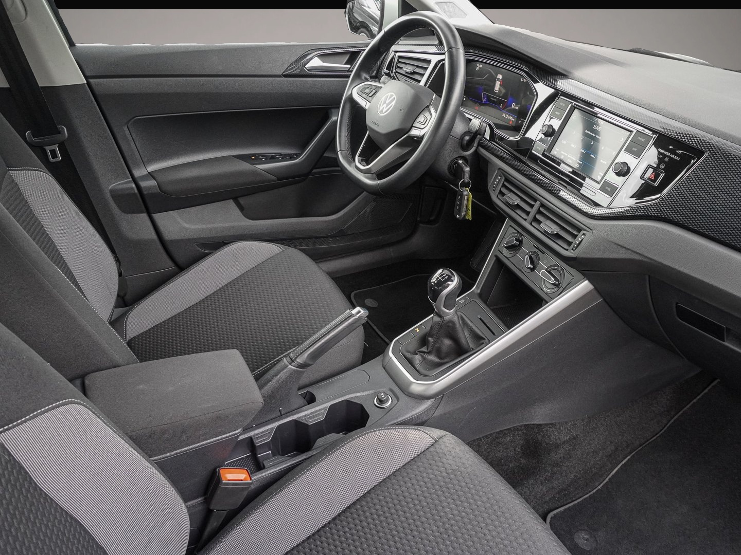 Volkswagen Polo (04/2024, Benzin)