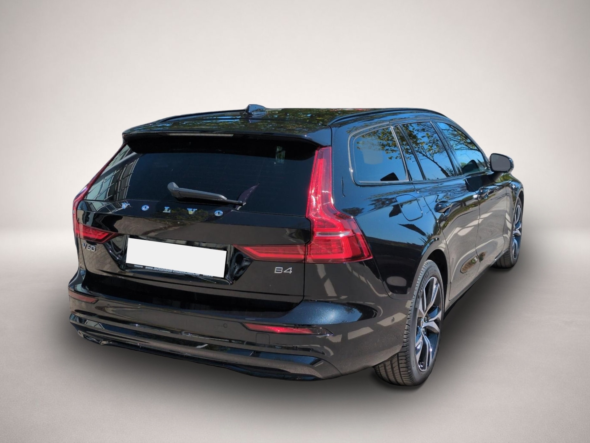 Volvo V60 (04/2024, Benzin)