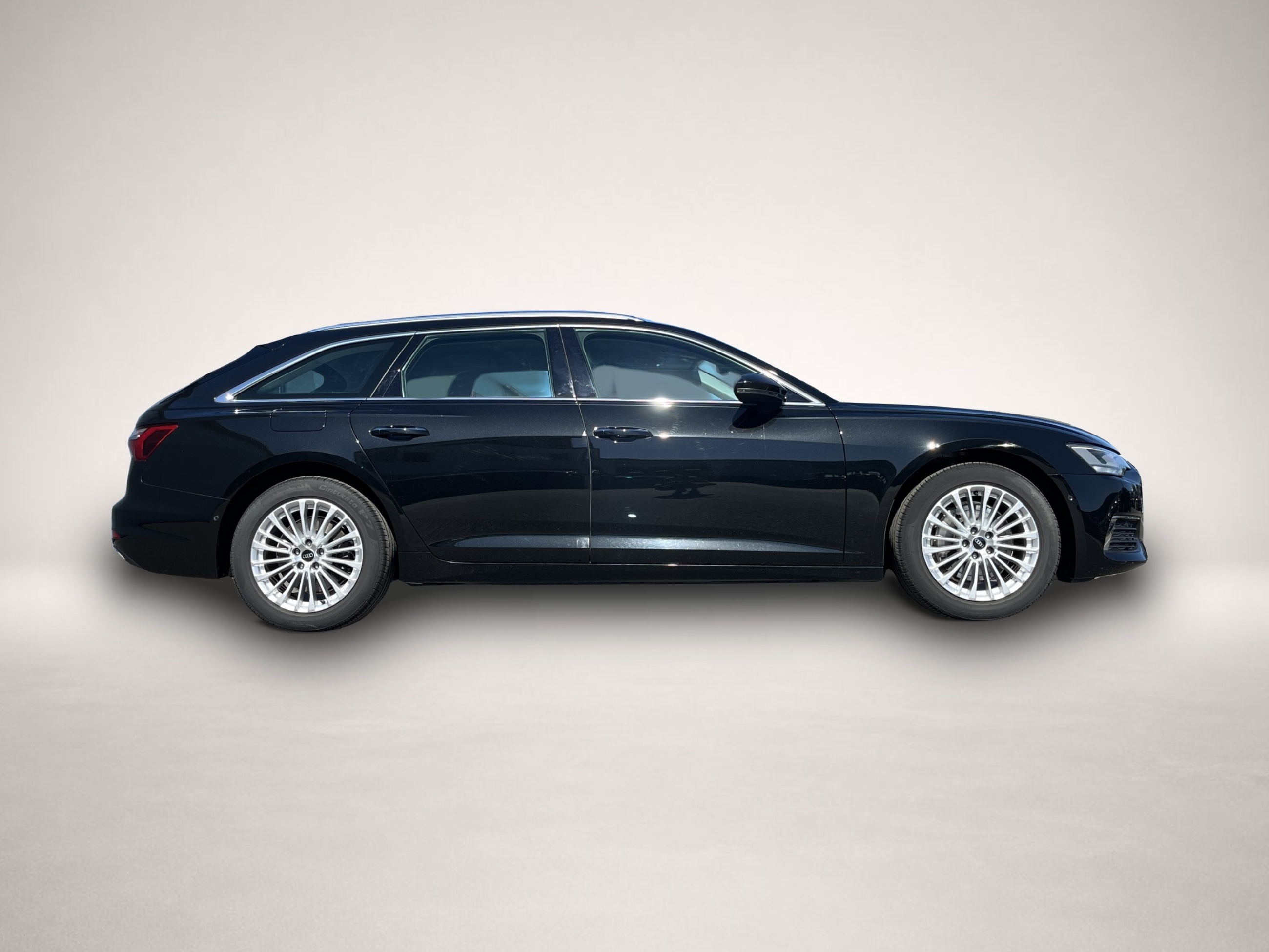 Audi A6 (11/2022, Benzin)