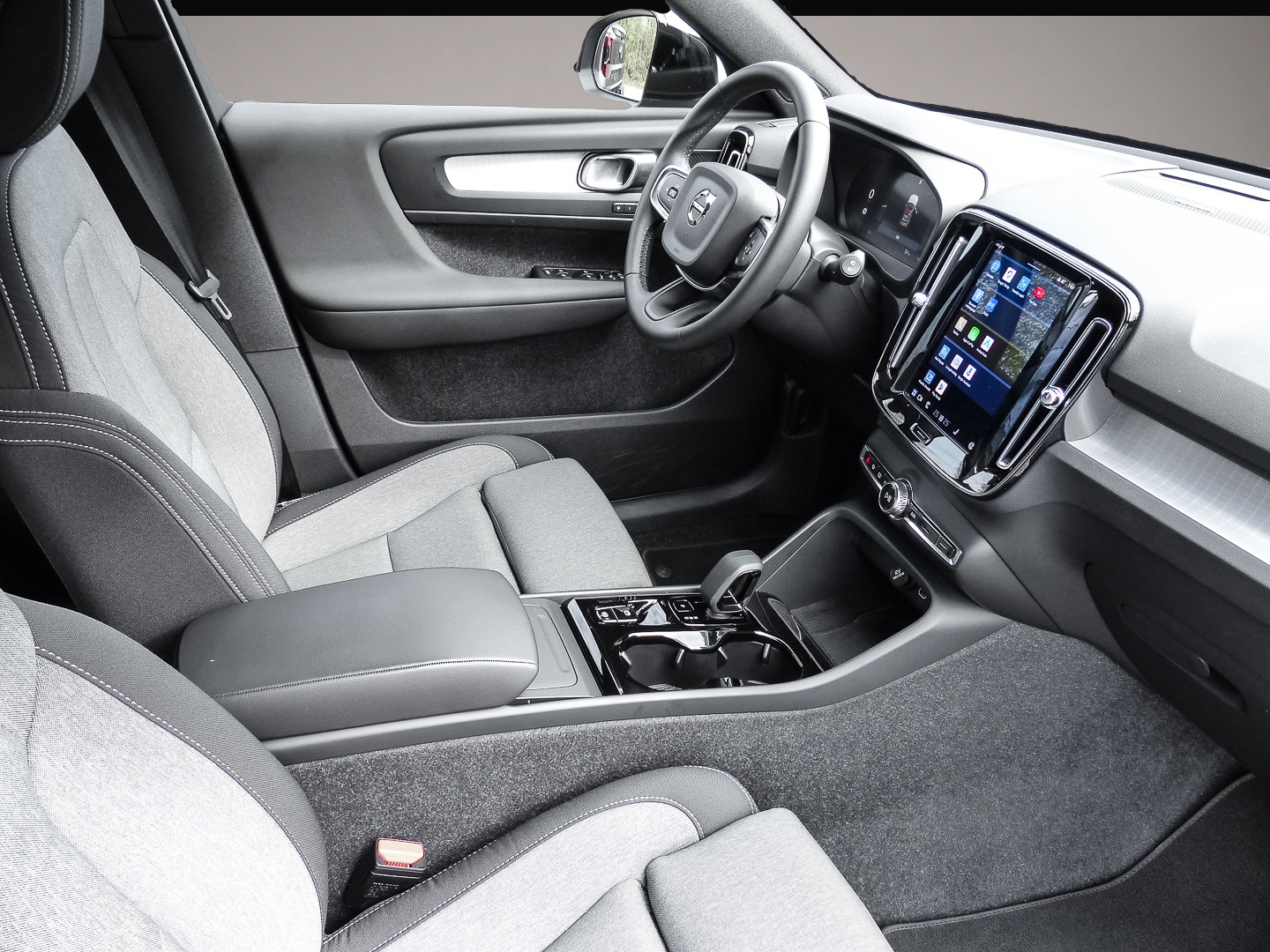 Volvo XC40 (06/2025, Benzin)