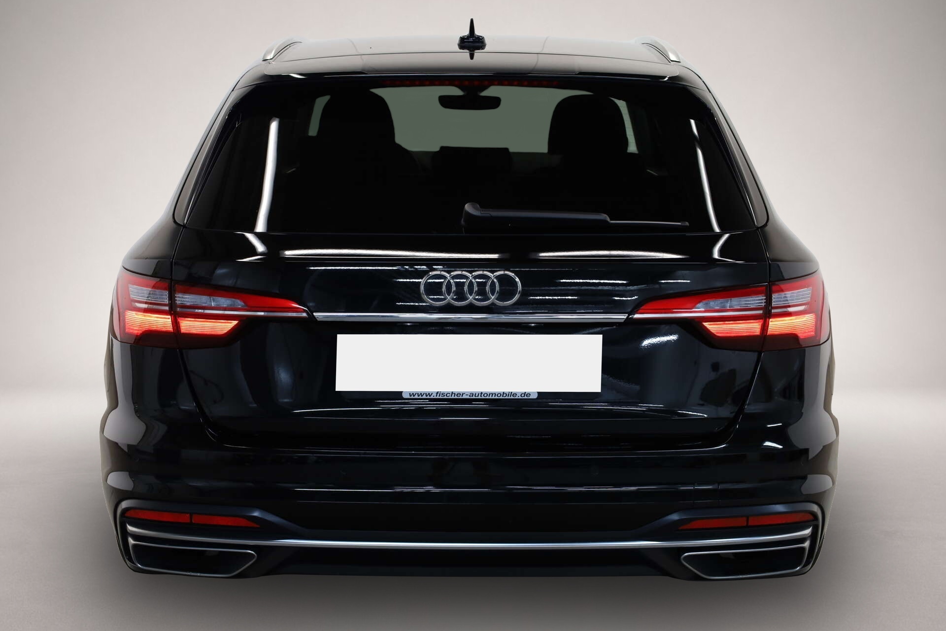 Audi A4 (10/2023, Benzin)