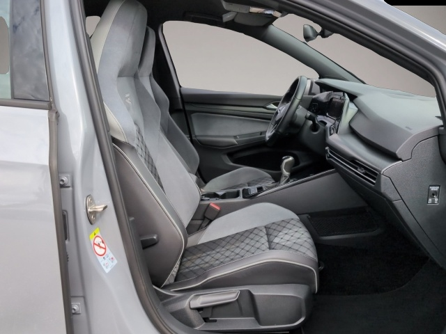 Volkswagen Golf (01/2023, Benzin)