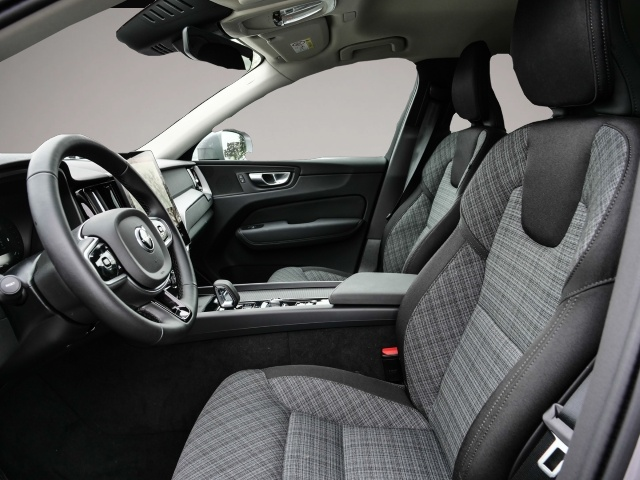 Volvo XC60 (07/2025, Benzin)