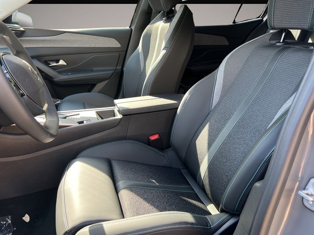 Peugeot 408 (10/2025, Benzin)