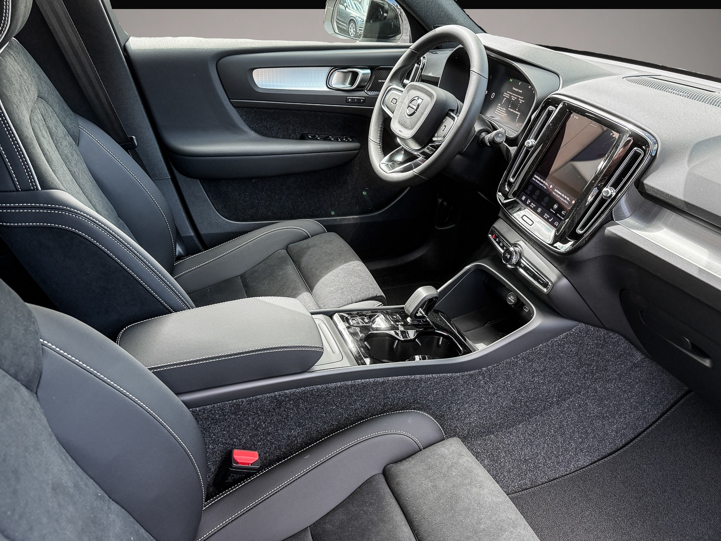 Volvo XC40 (05/2026, Benzin)