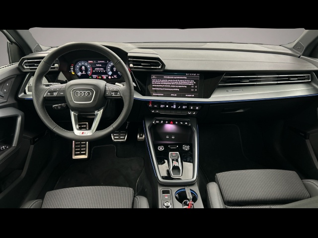 Audi A3 (10/2025, Benzin)