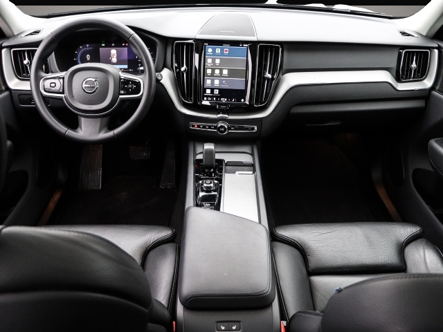 Volvo XC60 (01/2023, Benzin)
