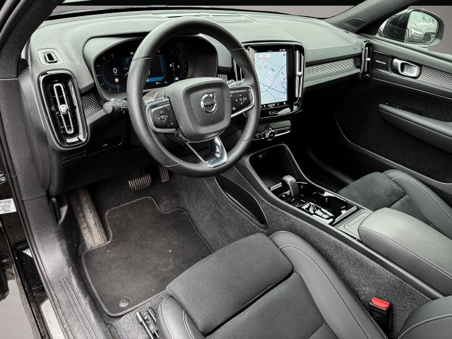 Volvo XC40 (12/2023, Benzin)