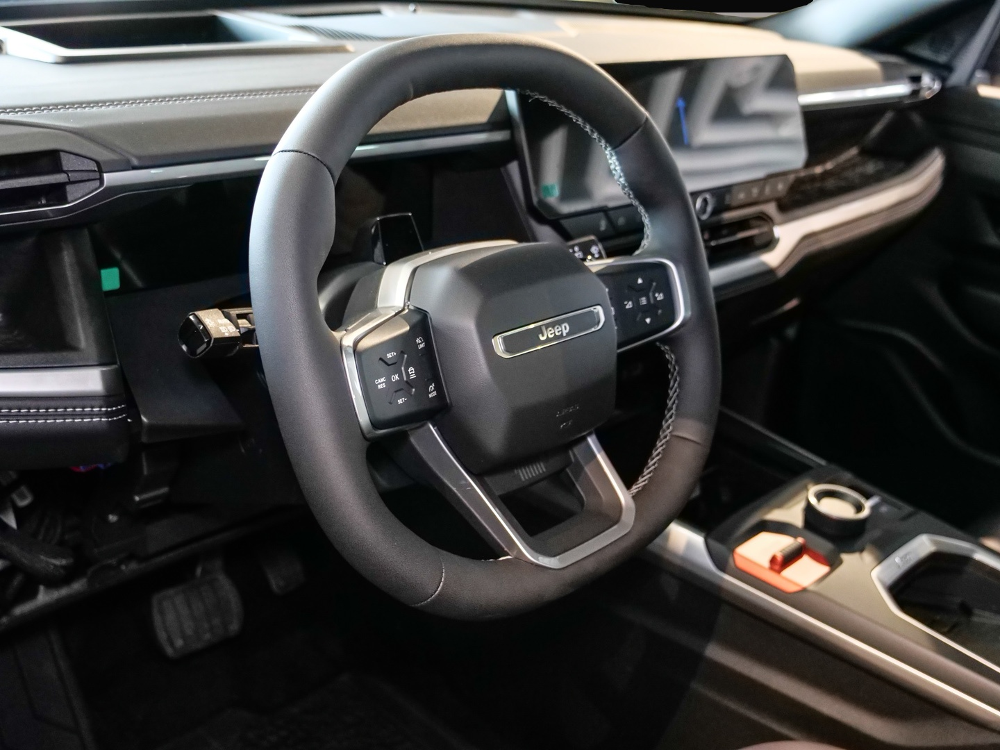 Jeep Compass (08/2026, Benzin)
