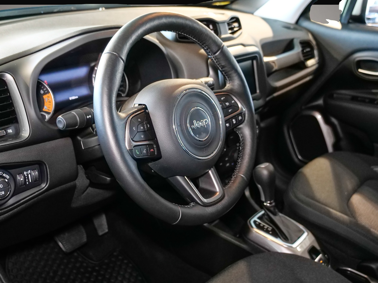 Jeep Renegade (10/2023, Benzin)