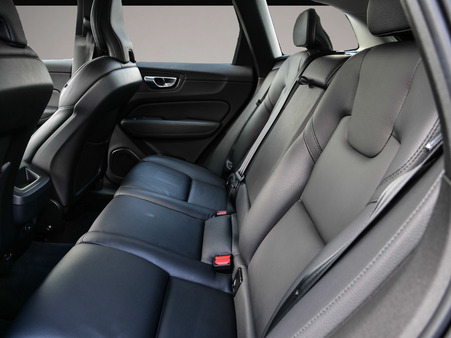 Volvo XC60 (04/2023, Benzin)