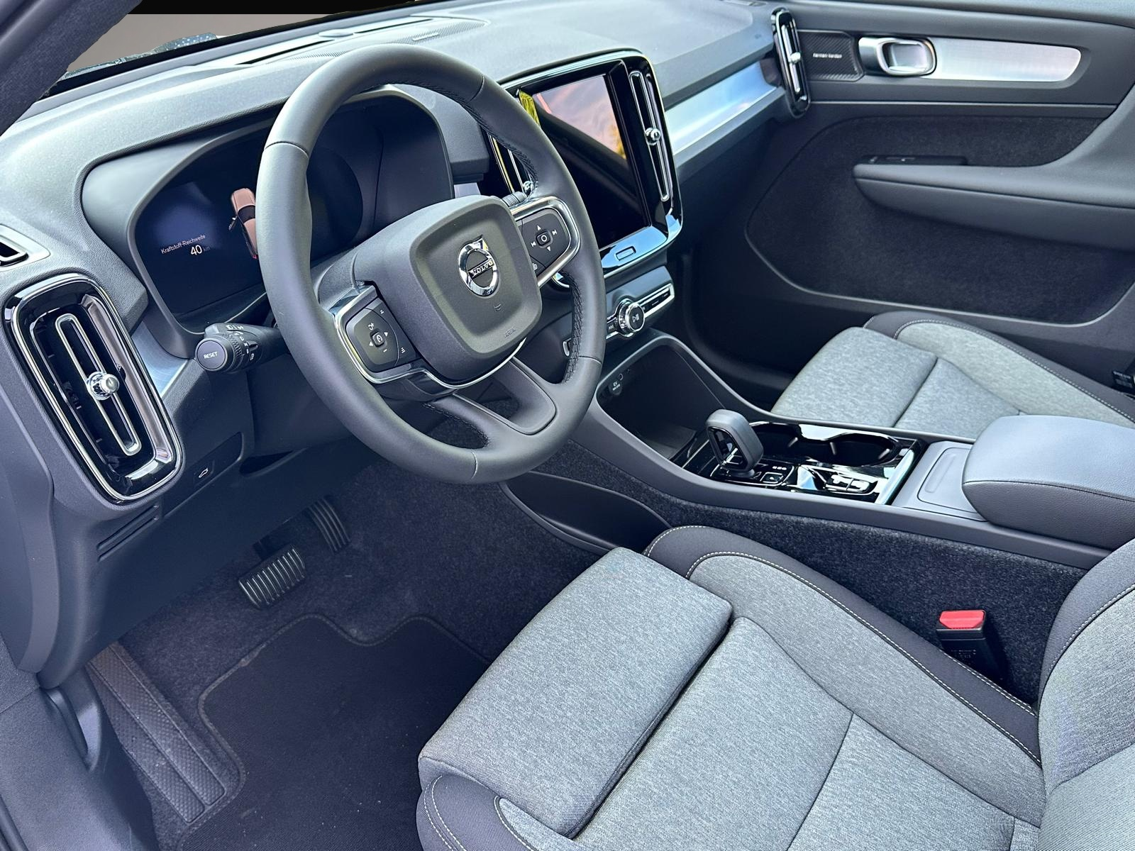 Volvo XC 40, image 4 of 5