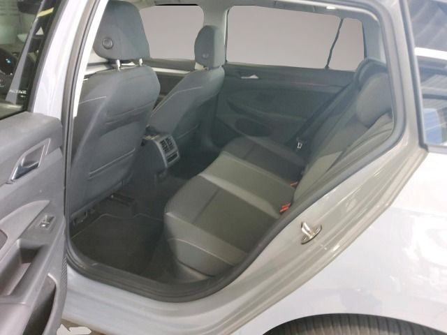 Volkswagen Golf (06/2023, Benzin)