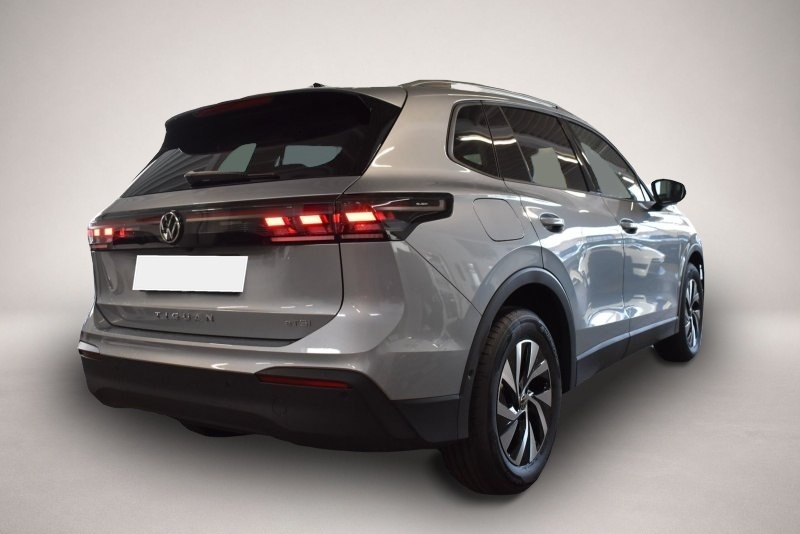 Volkswagen Tiguan (, Benzin)
