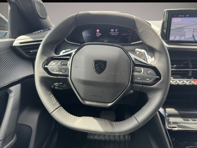 Peugeot 2008 (06/2025, Benzin)
