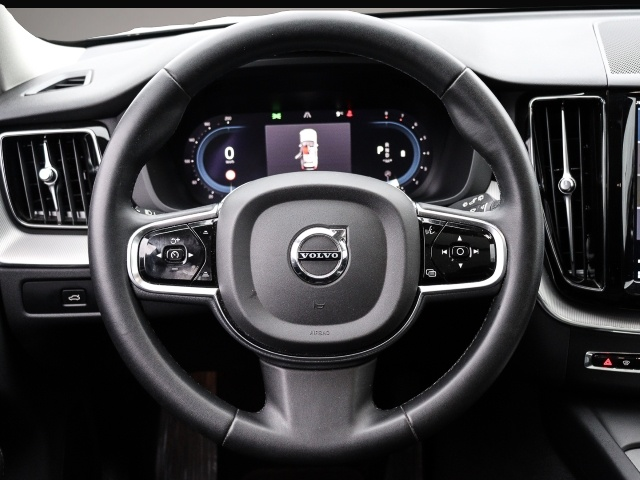 Volvo XC60 (01/2023, Benzin)