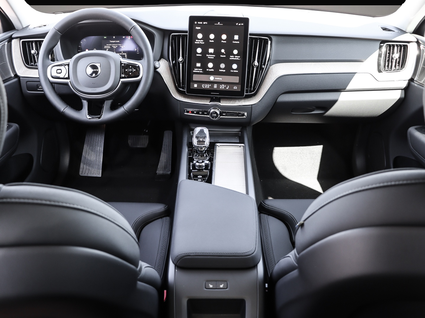 Volvo XC60 (06/2025, Benzin)