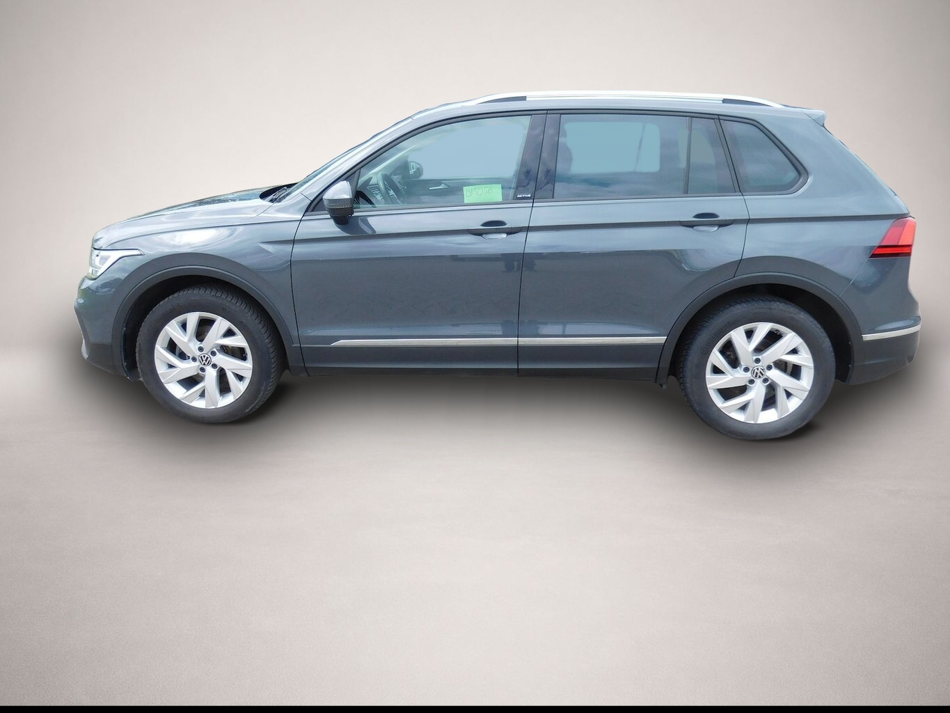 Volkswagen Tiguan (12/2022, Benzin)