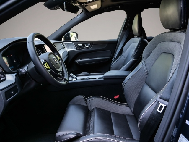 Volvo XC60 (05/2025, Benzin)