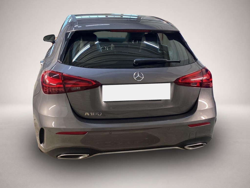 Mercedes-Benz A 180 (06/2025, Benzin)