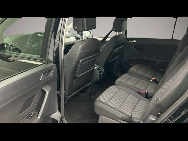 Volkswagen Touran (12/2025, Benzin)
