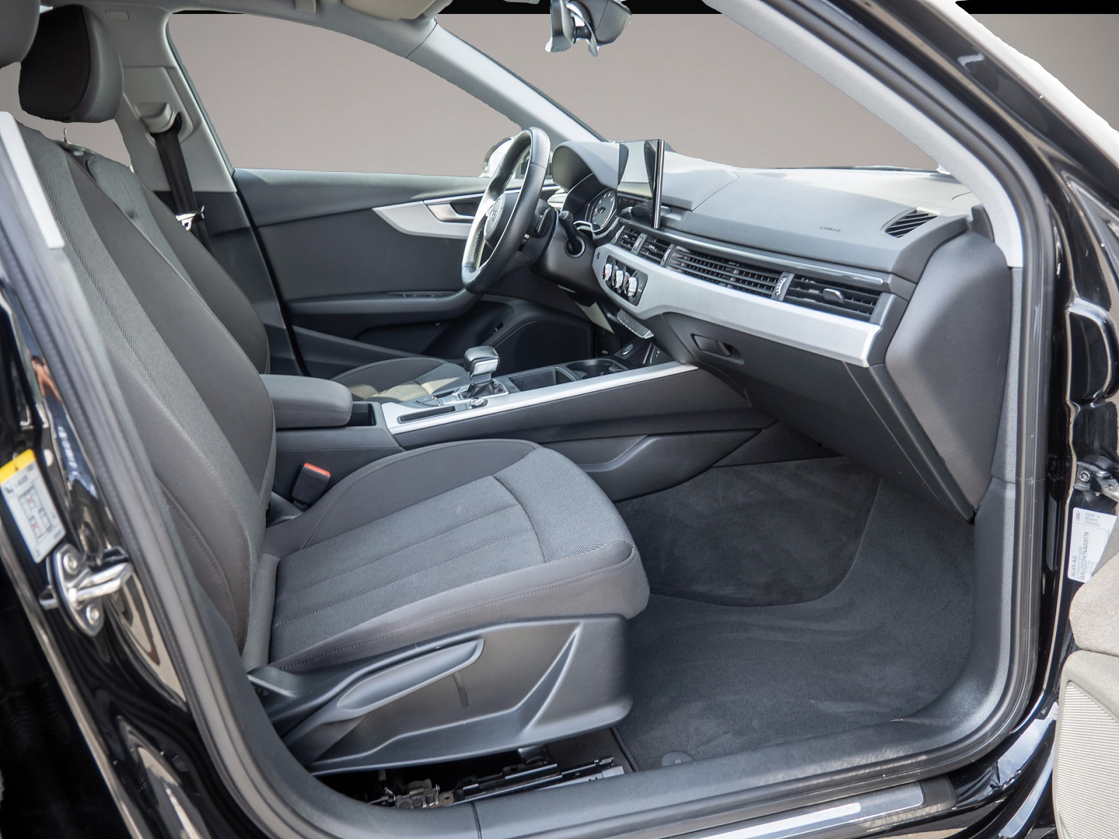 Audi A4 (02/2022, Benzin)
