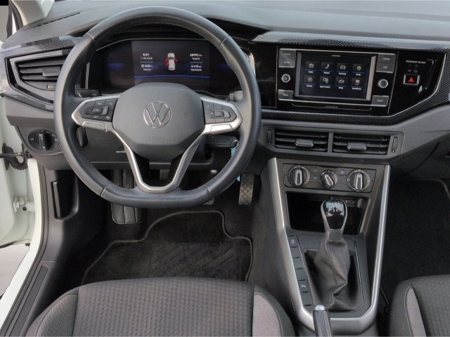 Volkswagen Polo (12/2021, Benzin)