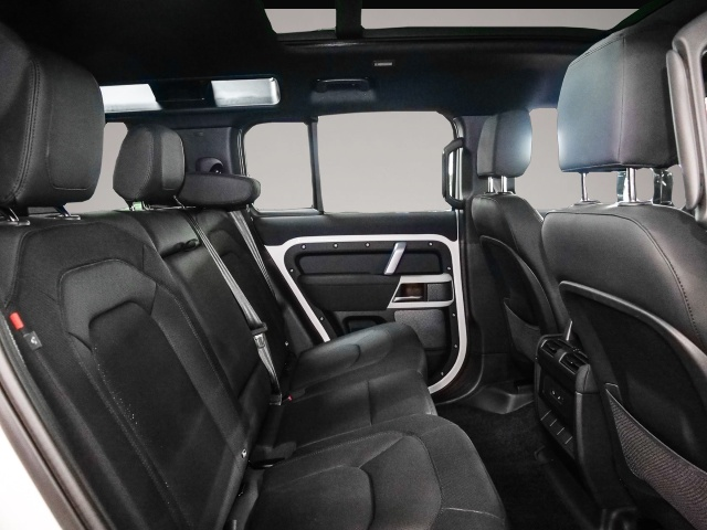 Land-Rover Defender (08/2023, Benzin)
