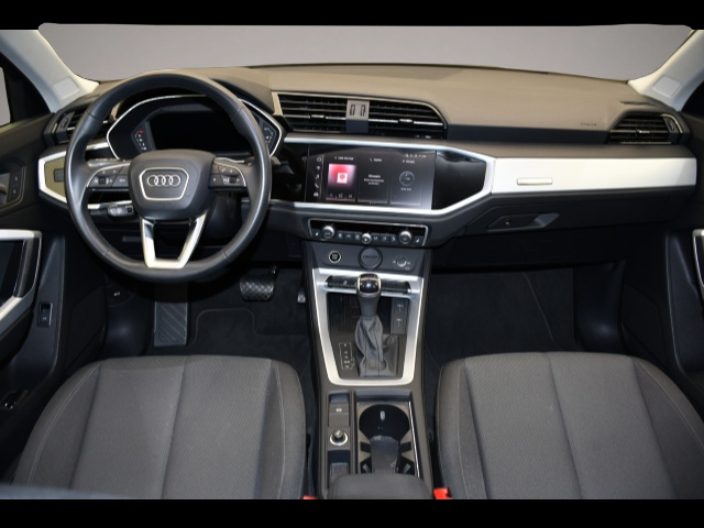 Audi Q3 (09/2022, Benzin)