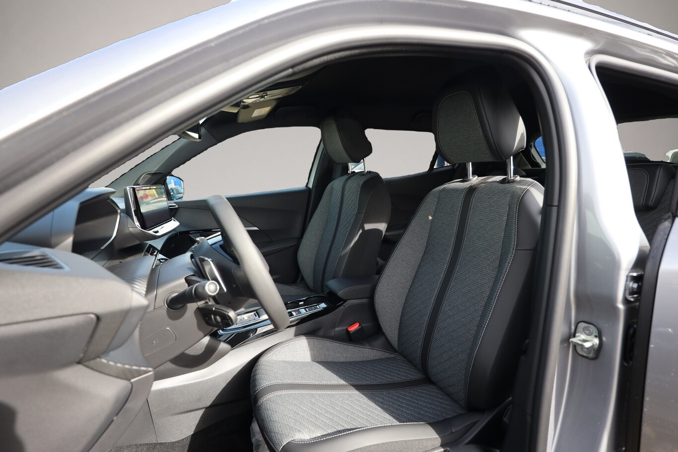 Peugeot 2008 (10/2025, Benzin)