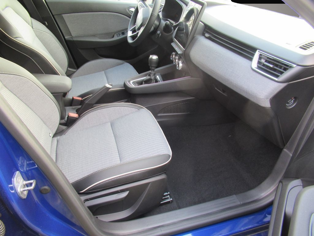 Renault Clio (11/2024, Benzin)