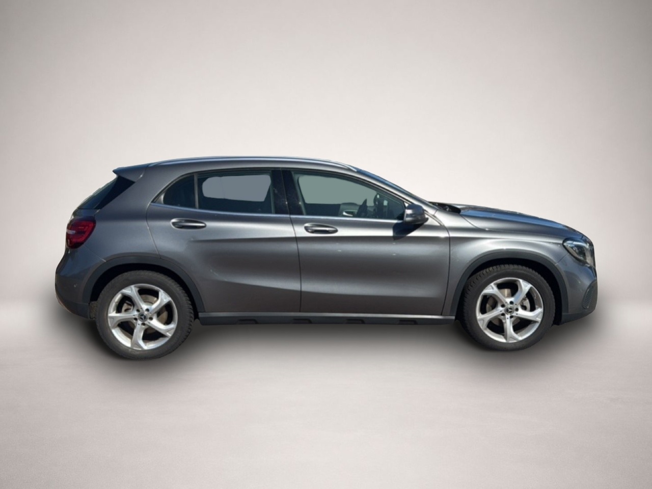 Mercedes-Benz GLA 180 (01/2020, Benzin)