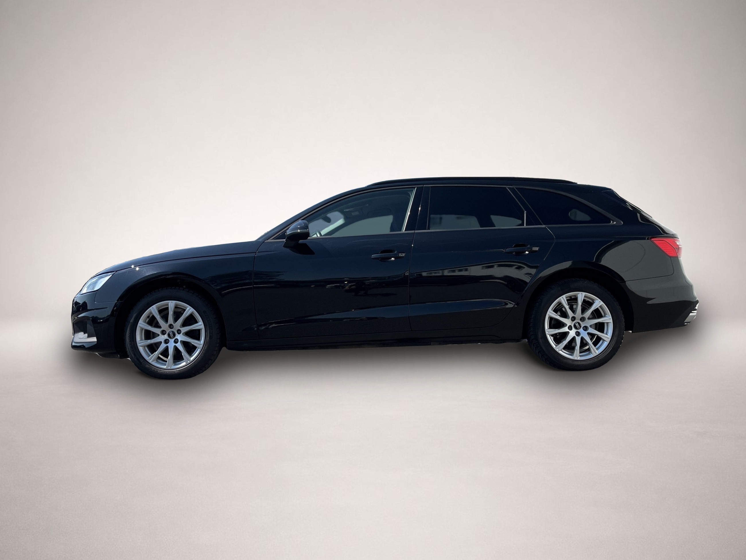 Audi A4 (08/2022, Benzin)