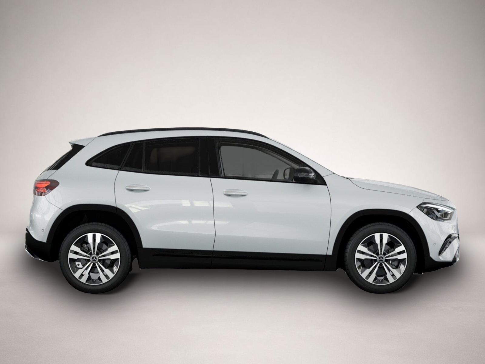 Mercedes-Benz GLA 180 (12/2024, Benzin)
